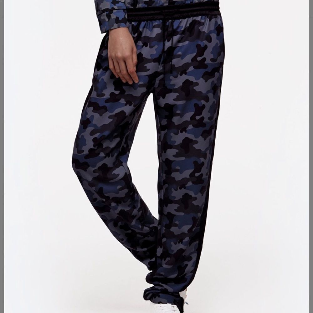 Daya by Zendaya Blue Camo Print Track Pant Medium M Camouflage